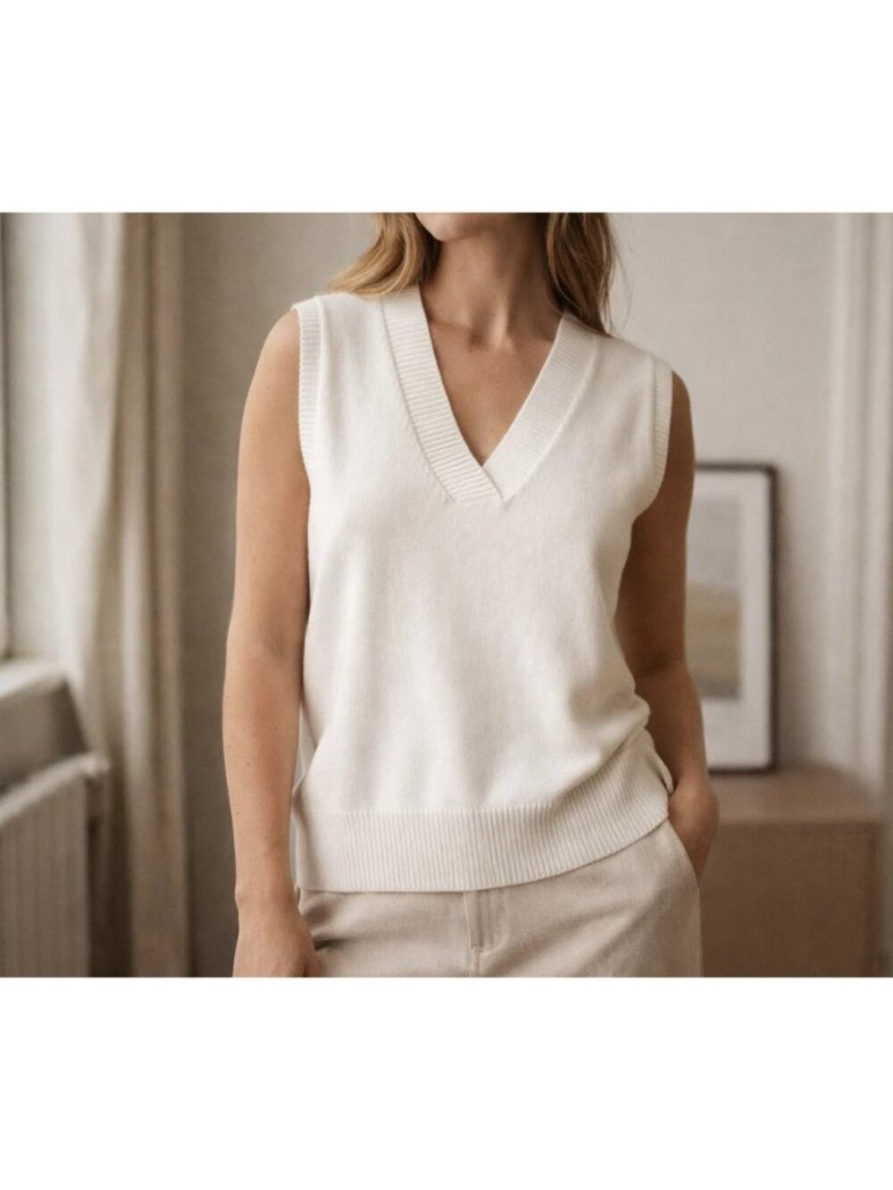 Stradivarius Women's White V-neck Classic Ribbed Sleeveless Vest Sweater Size M